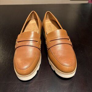 Vionic Cheryl II Brown Tan Leather Penny Loafer With White Soles Size 6 Womens